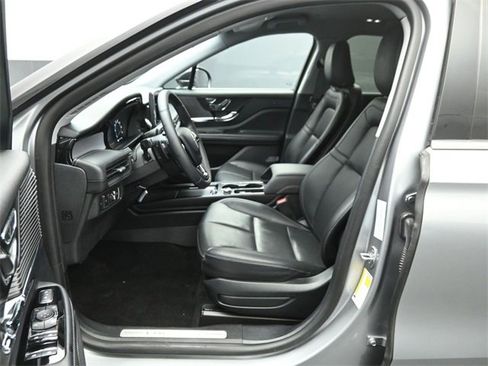 Certified 2022 Lincoln Corsair Standard w/ Equipment Group 101A image 10