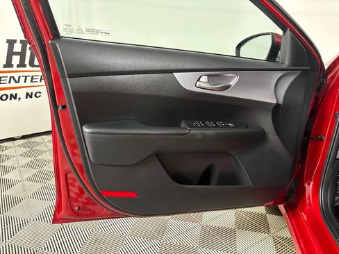 Used 2022 Kia Forte LXS FWD image 7