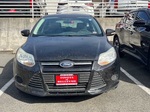 Used 2014 Ford Focus SE w/ SE Winter Package image 2
