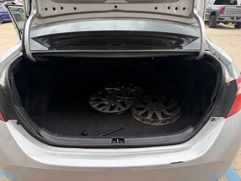 Used 2018 Toyota Corolla LE FWD image 7