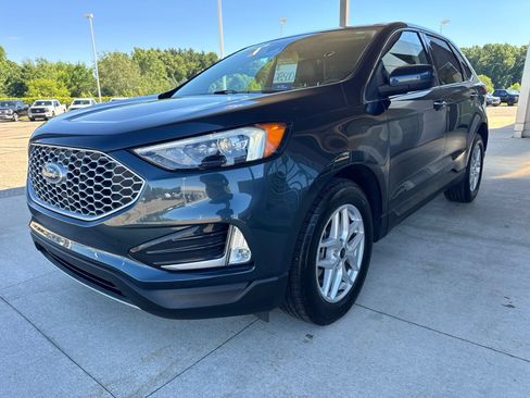 Certified 2024 Ford Edge SEL w/ Convenience Package AWD/4WD image 3