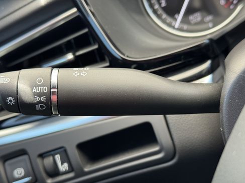 New 2025 Cadillac XT6 Luxury image 28