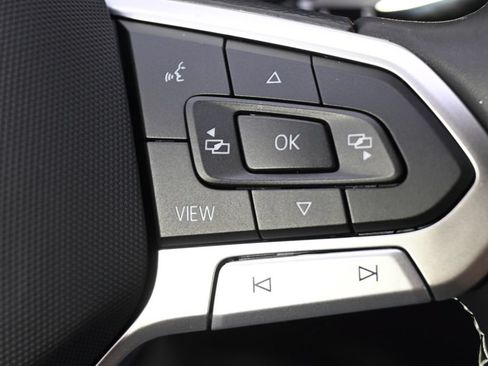 Used 2026 Volkswagen Tiguan SE AWD/4WD image 33