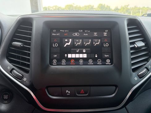 Used 2020 Jeep Cherokee Latitude Plus FWD image 17