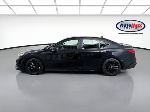 Used 2025 Toyota Camry SE FWD image 9