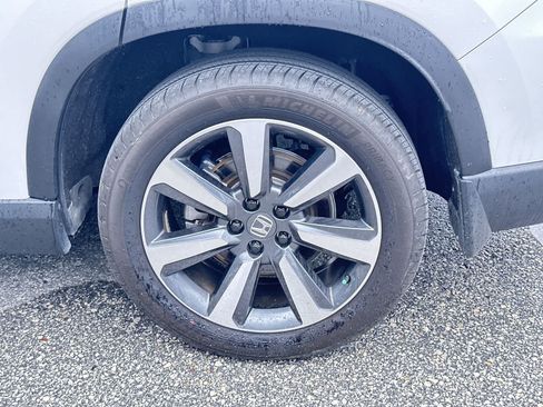 Used 2025 Honda Pilot Touring image 12