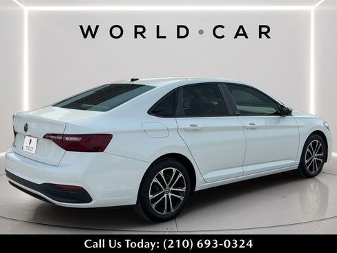 Used 2023 Volkswagen Jetta Sport image 3