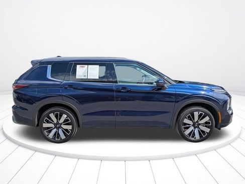Used 2025 Mitsubishi Outlander SEL FWD image 3