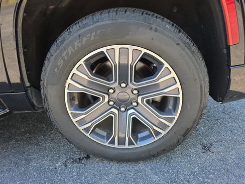 Used 2024 Jeep Wagoneer Series II w/ Flexible Seating Group image 11