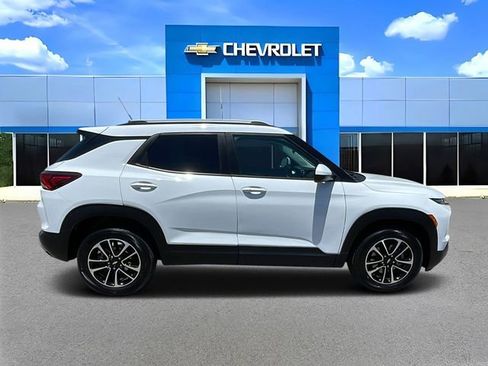 Used 2026 Chevrolet TrailBlazer LT FWD image 2