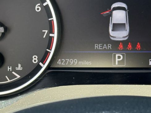 Used 2023 Nissan Maxima SR w/ Sport Mat Group FWD image 22