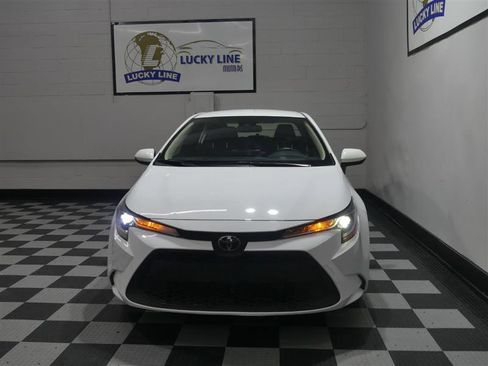 Used 2022 Toyota Corolla LE image 2