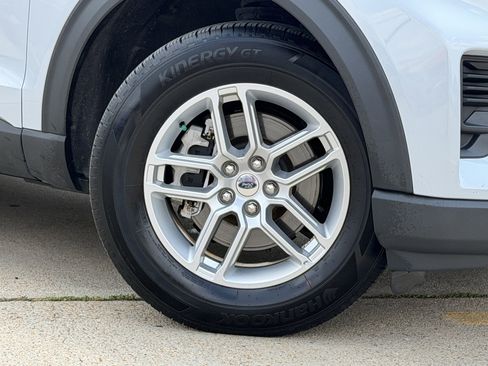 Certified 2025 Ford Explorer Active RWD image 3