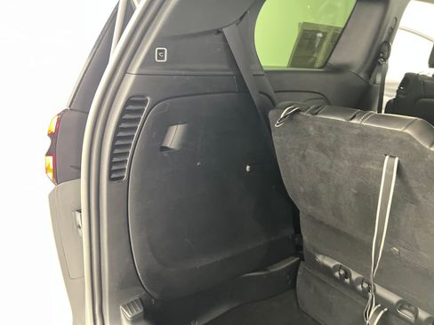 Used 2025 Chrysler Pacifica Select FWD image 38