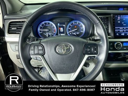Used 2017 Toyota Highlander XLE image 11