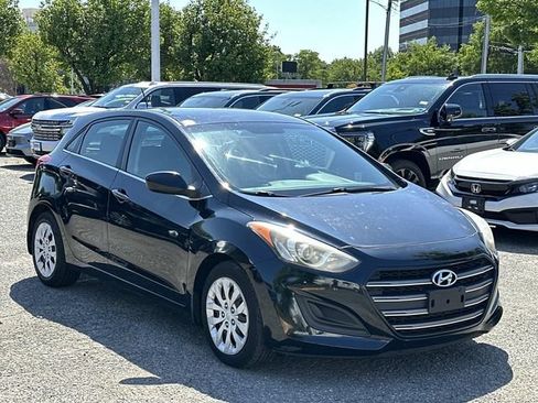 Used 2016 Hyundai Elantra GT FWD image 1