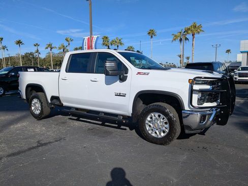 Used 2024 Chevrolet Silverado 2500 LT w/ Texas Edition image 2