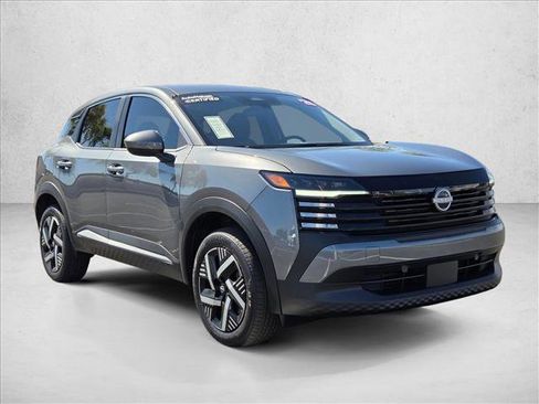 Used 2025 Nissan Kicks SV image 3