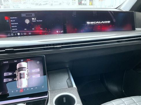 Used 2025 Cadillac Escalade V w/ LPO, ONYX Package AWD/4WD image 21