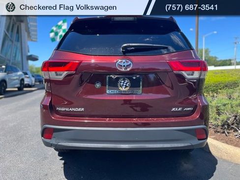 Used 2019 Toyota Highlander XLE AWD/4WD image 11