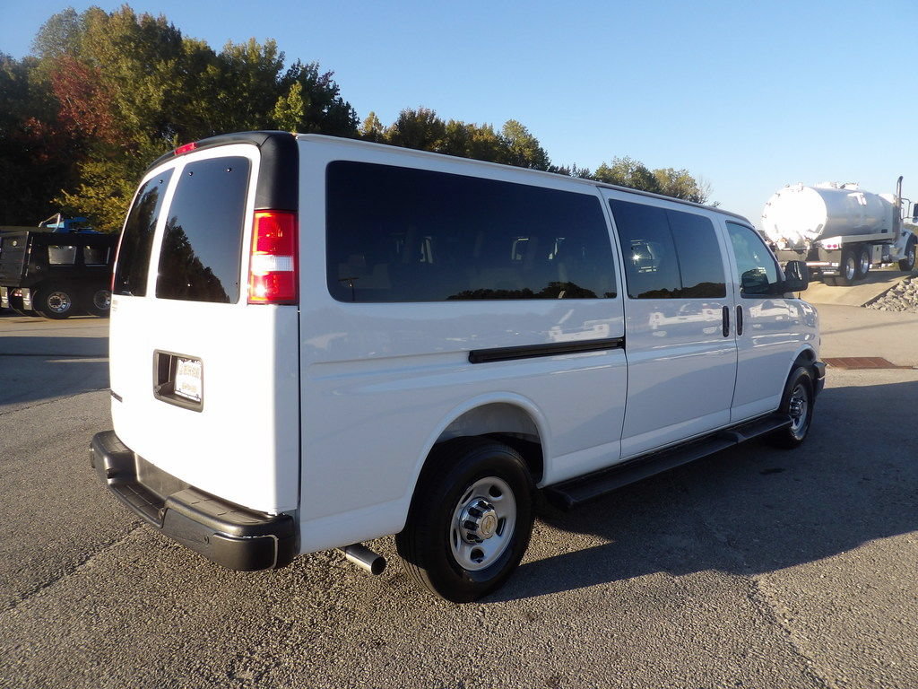 Used 2025 Chevrolet Express 3500 LT w/ LT Preferred Equipment Group RWD image 8