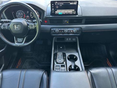 Used 2025 Honda Pilot TrailSport image 3