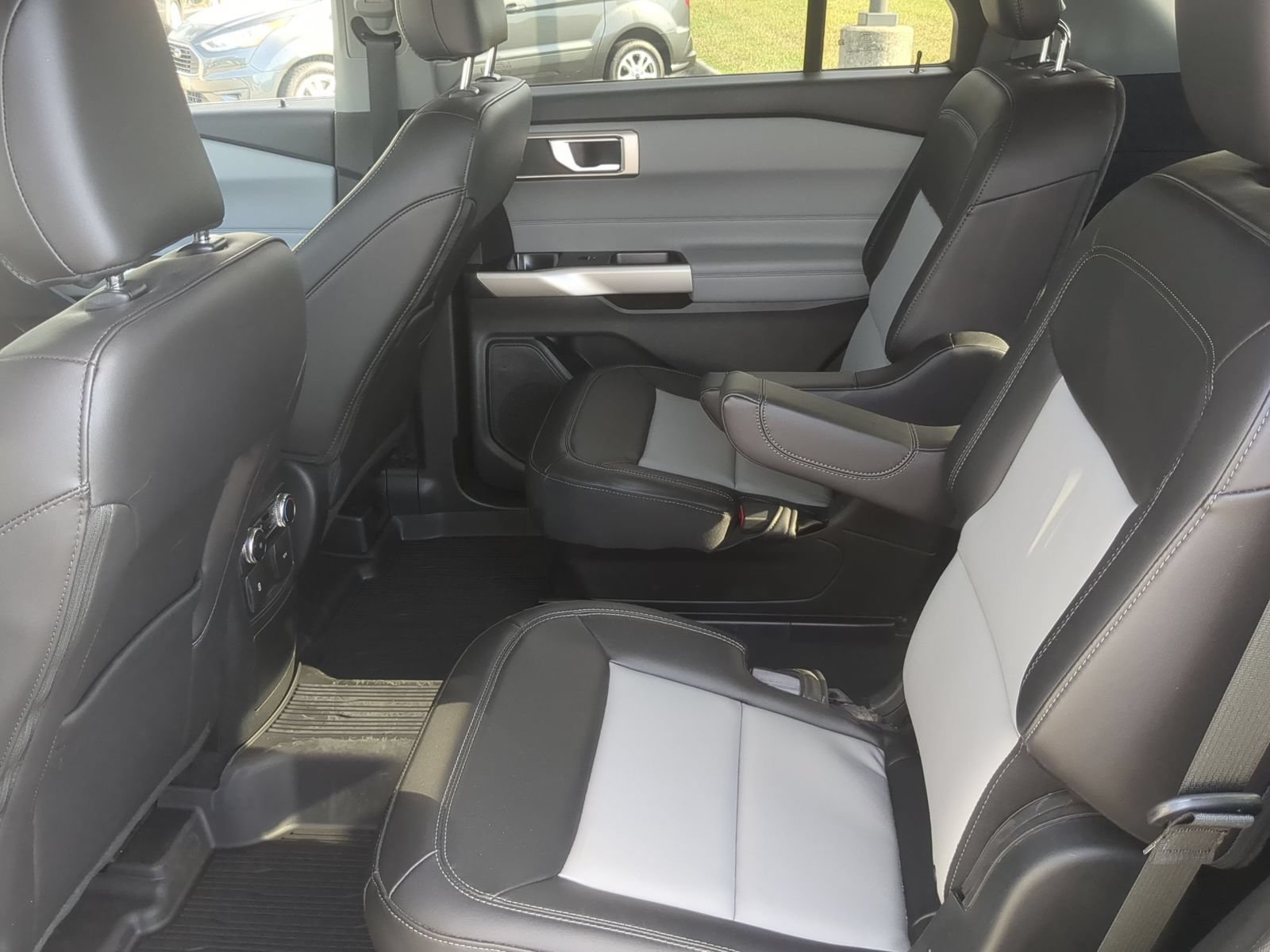Used 2023 Ford Explorer XLT w/ Equipment Group 202A AWD/4WD image 30