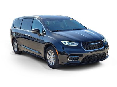 Used 2023 Chrysler Pacifica Touring-L