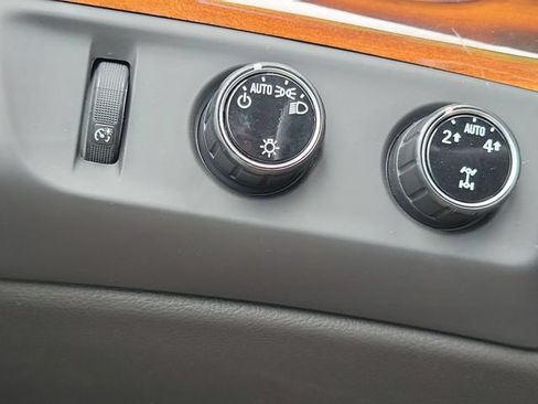 Used 2015 Cadillac Escalade Luxury AWD/4WD image 11
