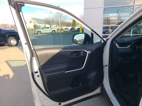 Used 2022 Toyota RAV4 LE image 17