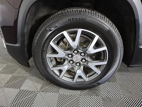 Used 2020 GMC Acadia SLE image 16