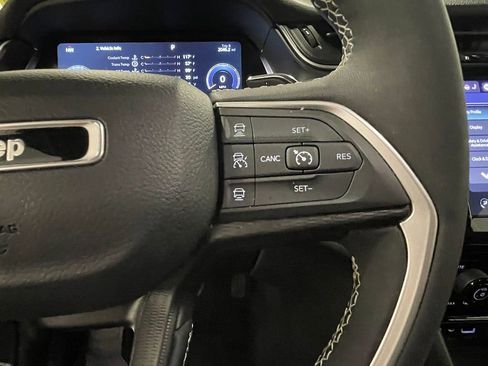 Used 2023 Jeep Grand Cherokee Altitude image 38