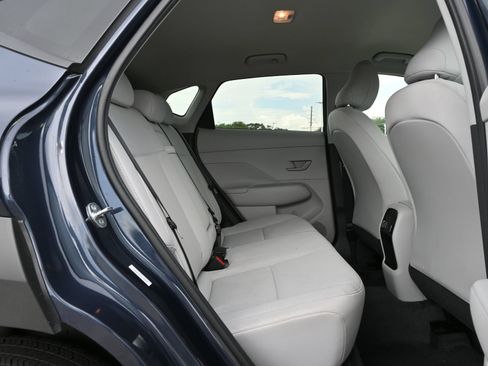 Used 2025 Hyundai Kona SEL AWD/4WD image 24