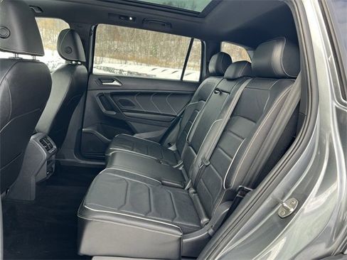 Used 2022 Volkswagen Tiguan SEL R-Line image 17