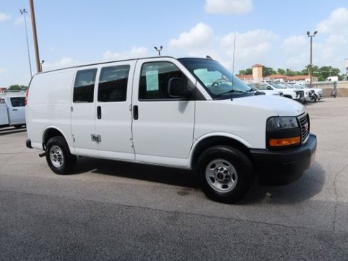 Used 2023 GMC Savana 2500 w/ Driver Convenience Package RWD image 3