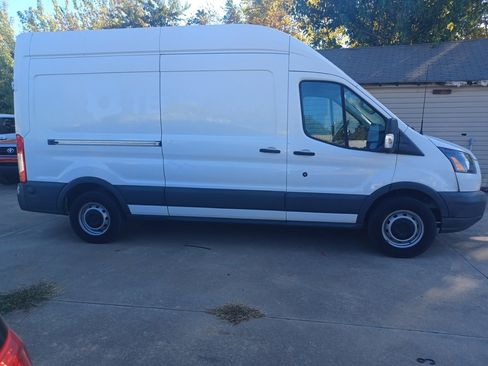 Used 2018 Ford Transit 250 148 High Roof image 4