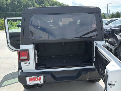 Used 2026 Jeep Wrangler Sport AWD/4WD image 21
