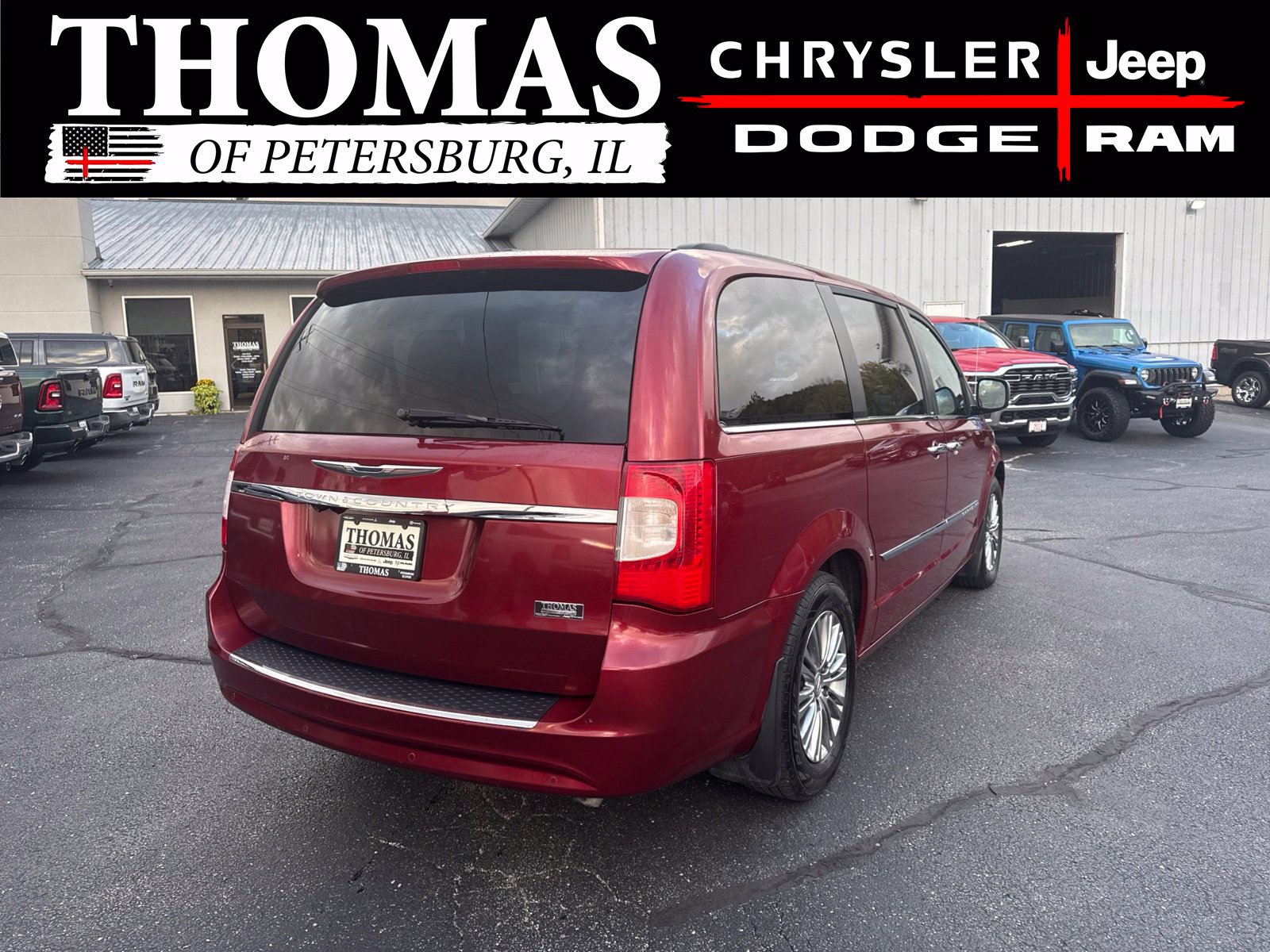 Used 2013 Chrysler Town & Country Touring-L FWD image 7