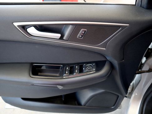 Used 2016 Ford Edge SEL image 37