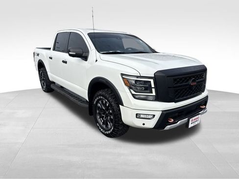 Used 2021 Nissan Titan PRO-4X w/ Pro-4x Convenience Package image 7