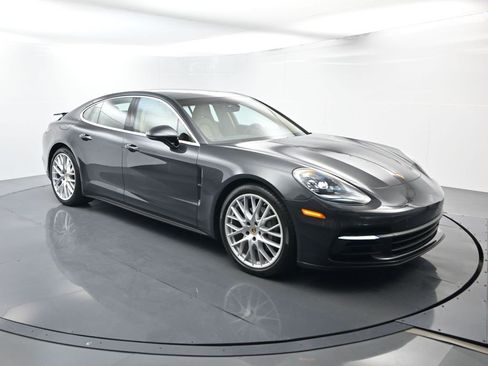 Used 2018 Porsche Panamera 4S image 17