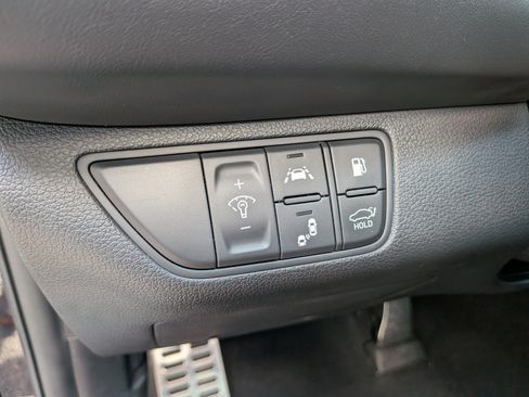 Used 2021 Genesis G70 3.3T RWD image 23