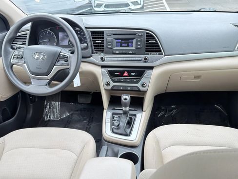 Used 2017 Hyundai Elantra SE image 15