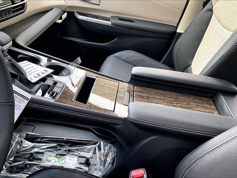New 2026 Toyota Sienna Platinum image 16