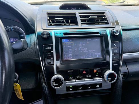Used 2012 Toyota Camry SE FWD image 16