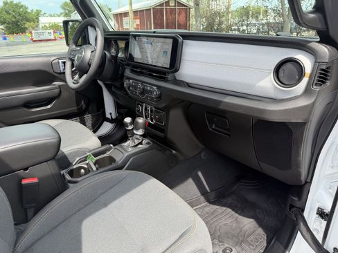 Used 2026 Jeep Wrangler Unlimited Sport AWD/4WD image 17