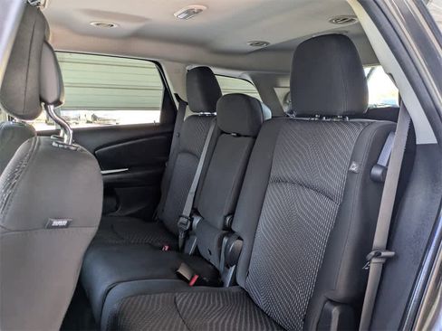 Used 2016 Dodge Journey SE w/ Flexible Seating Group image 15