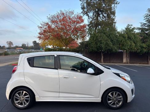 Used 2014 Chevrolet Spark LT image 9