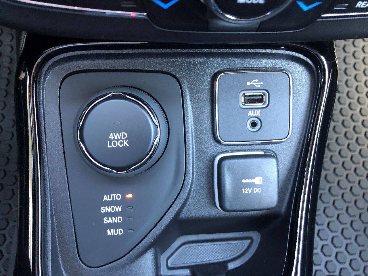 Used 2018 Jeep Compass Latitude w/ Popular Equipment Group AWD/4WD image 22
