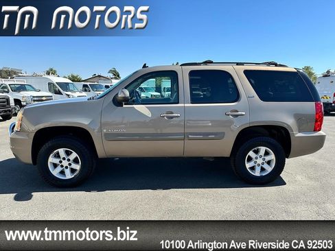 Used 2007 GMC Yukon SLT w/ SLT Preferred Equipment Group AWD/4WD image 3
